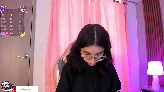 Snapshot of Molly_A chatting on April 2026 04:55:01 PM Molly A online show from April 2026 04:55:01 PM