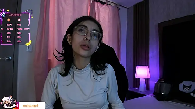 Snapshot of Molly_A chatting on April 2026 03:02:01 PM Molly A online show from April 2026 03:02:01 PM
