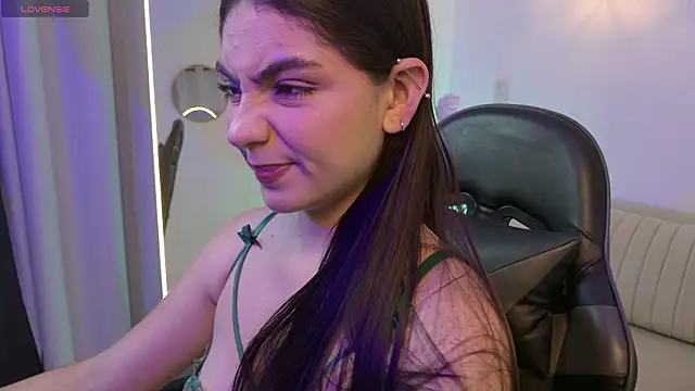 Snapshot of Gia_Capri chatting on March 2026 03:11:02 AM Gia Capri online show from March 2026 03:11:02 AM