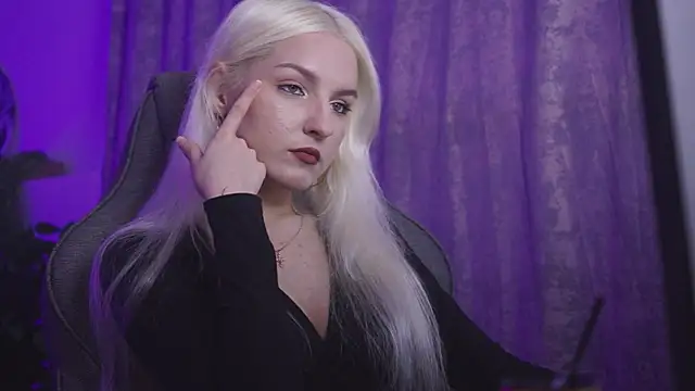 Snapshot of ViolaMore chatting on May 2026 05:43:01 PM ViolaMore online show from May 2026 05:43:01 PM