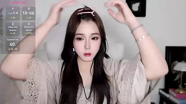 WQueen online show from March 2026 06:49:01 AM