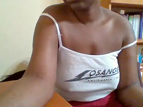 Snapshot of melaninebony2 chatting on April 2026 06:14:01 AM melaninebony2 online show from April 2026 06:14:01 AM