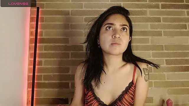 Snapshot of sweet-little chatting on May 2026 01:48:02 PM sweet-little online show from May 2026 01:48:02 PM