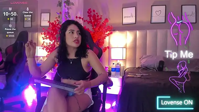 Snapshot of aniie_rouse chatting on June 2026 02:38:01 AM aniie rouse online show from June 2026 02:38:01 AM