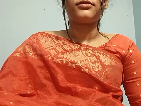 Emma 4433 online show from April 2026 07:58:02 PM