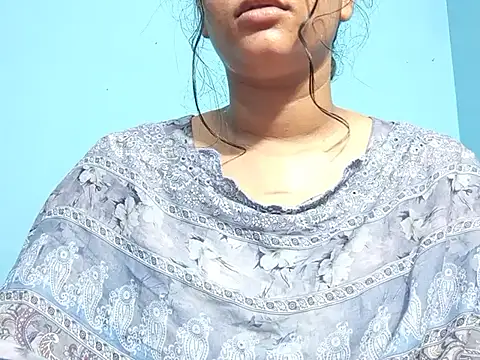 Emma 4433 online show from April 2026 06:10:01 PM