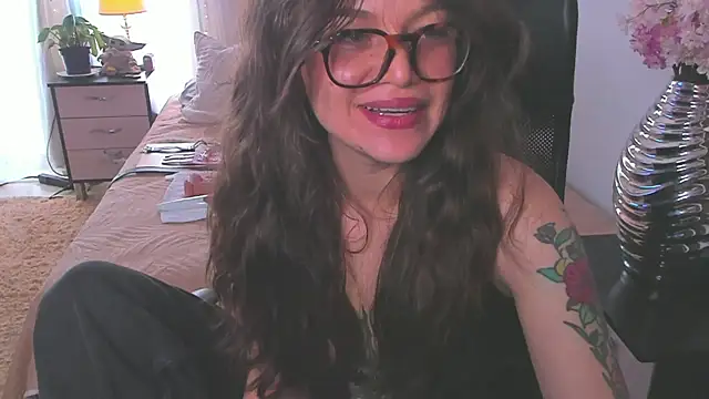 Snapshot of Tallulah_Kinky chatting on April 2026 05:36:01 PM Tallulah Kinky online show from April 2026 05:36:01 PM