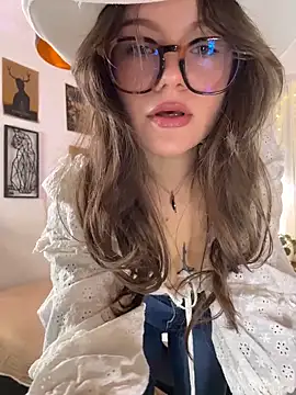Snapshot of Tallulah_Kinky chatting on April 2026 07:39:01 PM Tallulah Kinky online show from April 2026 07:39:01 PM