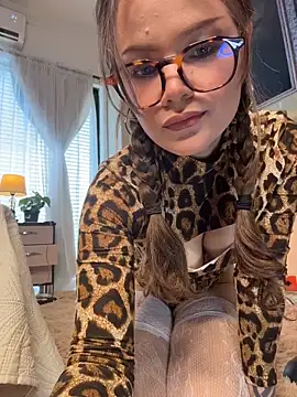 Snapshot of Tallulah_Kinky chatting on April 2026 06:36:02 PM Tallulah Kinky online show from April 2026 06:36:02 PM