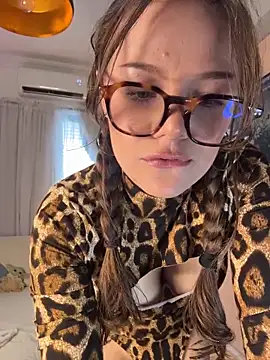 Snapshot of Tallulah_Kinky chatting on April 2026 08:57:02 PM Tallulah Kinky online show from April 2026 08:57:02 PM