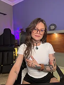 Snapshot of Tallulah_Kinky chatting on May 2026 05:18:01 PM Tallulah Kinky online show from May 2026 05:18:01 PM