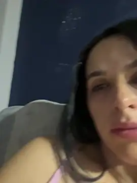 Snapshot of leila_moretti chatting on April 2026 01:30:01 AM leila moretti online show from April 2026 01:30:01 AM