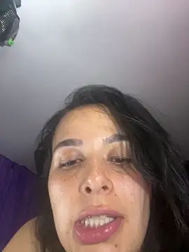 Snapshot of leila_moretti chatting on April 2026 04:37:01 AM leila moretti online show from April 2026 04:37:01 AM