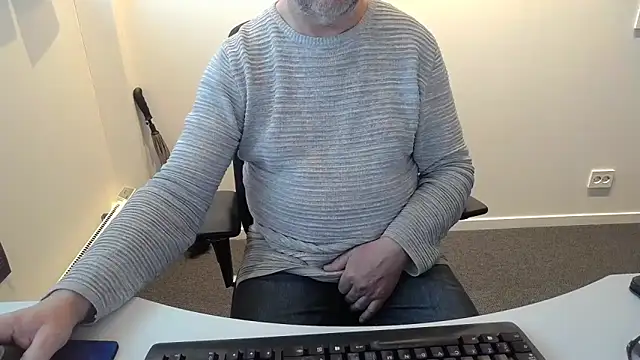 Snapshot of Buggemann chatting on May 2026 03:56:02 AM Buggemann online show from May 2026 03:56:02 AM