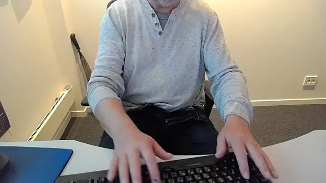 Snapshot of Buggemann chatting on June 2026 03:23:02 AM Buggemann online show from June 2026 03:23:02 AM