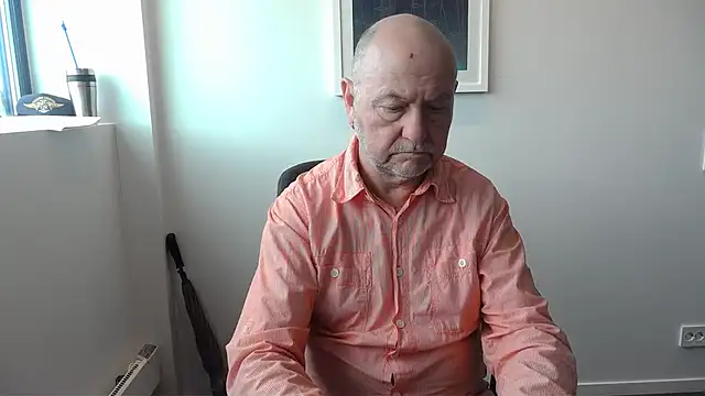 Snapshot of Buggemann chatting on July 2026 06:47:02 AM Buggemann online show from July 2026 06:47:02 AM