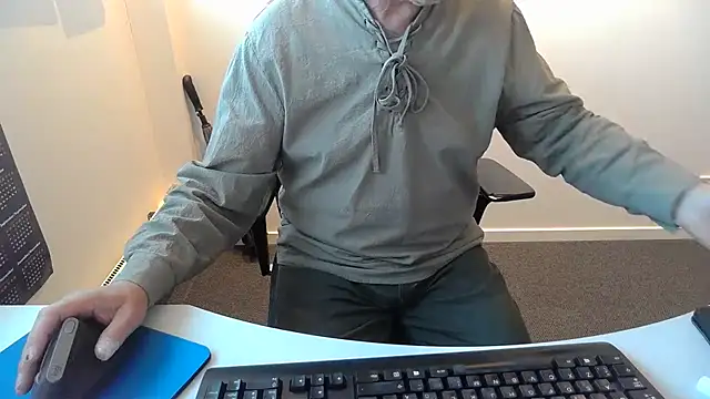 Snapshot of Buggemann chatting on July 2026 04:05:01 AM Buggemann online show from July 2026 04:05:01 AM