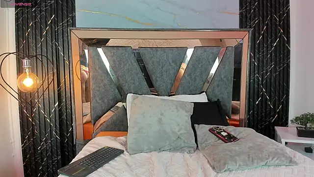 Safiro Evans online show from March 2026 01:27:02 PM