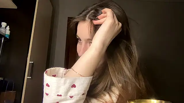 Snapshot of SwervedSlick chatting on March 2026 05:52:01 PM SwervedSlick online show from March 2026 05:52:01 PM