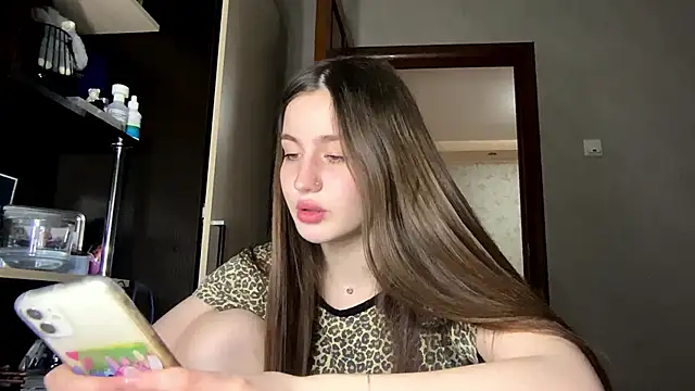 Snapshot of SwervedSlick chatting on March 2026 05:19:02 PM SwervedSlick online show from March 2026 05:19:02 PM