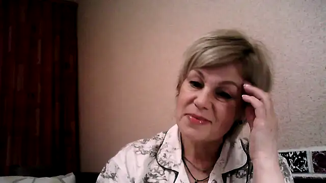 Snapshot of TatkaYang chatting on April 2026 07:42:01 PM TatkaYang online show from April 2026 07:42:01 PM