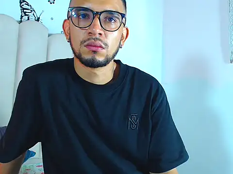 Snapshot of DiemMartinez01 chatting on March 2026 01:28:02 PM DiemMartinez01 online show from March 2026 01:28:02 PM