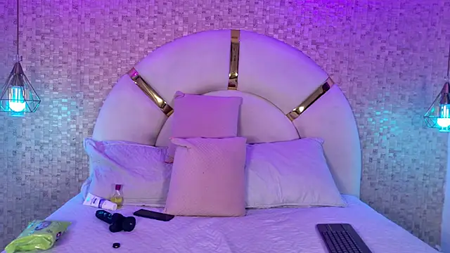 esmeralda sm online show from March 2026 07:20:01 PM