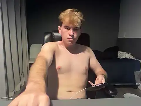 Snapshot of Che_18 chatting on March 2026 05:18:01 PM Che 18 online show from March 2026 05:18:01 PM