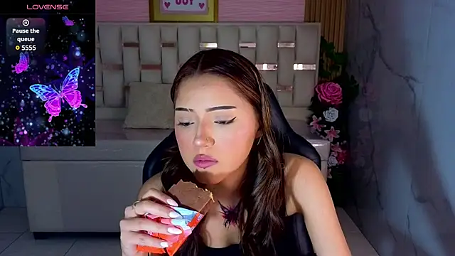 veronicaa s online show from July 2026 07:56:02 PM
