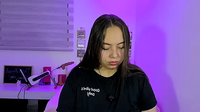 Snapshot of cherry_valeria chatting on June 2026 02:20:02 AM cherry valeria online show from June 2026 02:20:02 AM