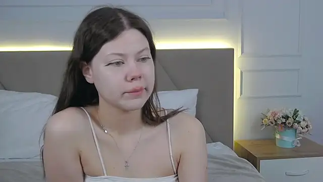 Sophie Rays online show from April 2026 04:01:01 AM