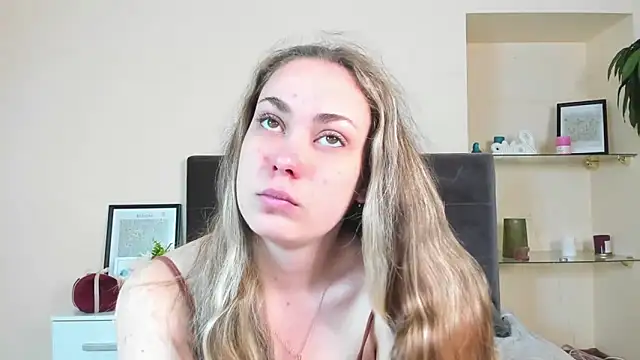 Snapshot of MelanieCuty chatting on April 2026 05:30:01 AM MelanieCuty online show from April 2026 05:30:01 AM