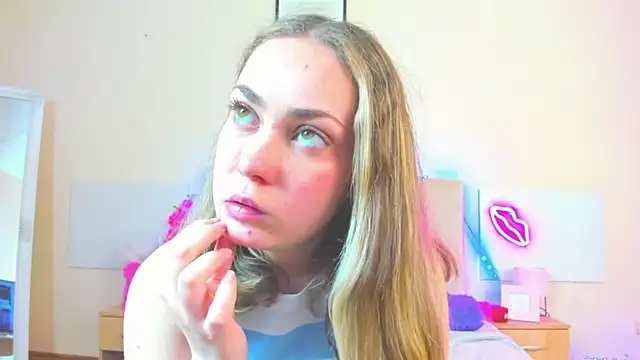 Snapshot of MelanieCuty chatting on May 2026 05:35:02 AM MelanieCuty online show from May 2026 05:35:02 AM
