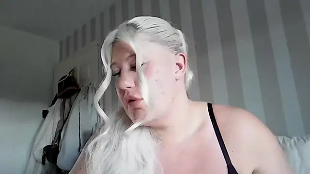 Snapshot of Lexi_Laura chatting on May 2026 06:42:02 AM Lexi Laura online show from May 2026 06:42:02 AM