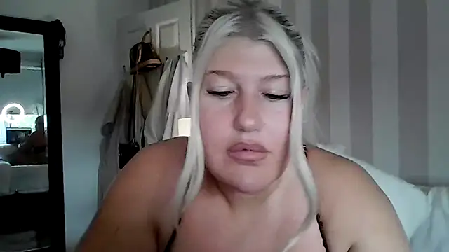 Snapshot of Lexi_Laura chatting on May 2026 10:21:02 AM Lexi Laura online show from May 2026 10:21:02 AM