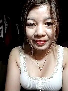 Snapshot of Yiyi102300 chatting on April 2026 11:58:01 PM Yiyi102300 online show from April 2026 11:58:01 PM