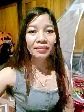 Snapshot of Yiyi102300 chatting on April 2026 02:01:02 PM Yiyi102300 online show from April 2026 02:01:02 PM