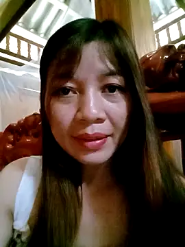 Snapshot of Yiyi102300 chatting on April 2026 07:33:02 AM Yiyi102300 online show from April 2026 07:33:02 AM