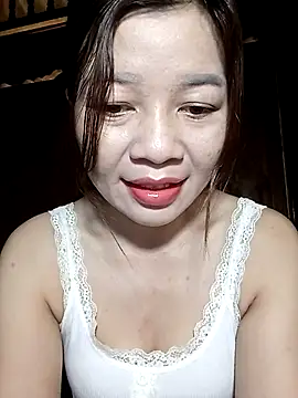 Snapshot of Yiyi102300 chatting on April 2026 11:47:02 PM Yiyi102300 online show from April 2026 11:47:02 PM