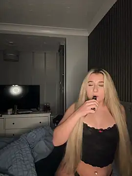 Rosienew  online show from March 2026 10:47:02 PM