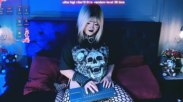 Snapshot of _Elissabat_ chatting on May 2026 08:37:02 PM Elissabat online show from May 2026 08:37:02 PM