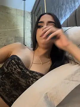 Maia antonelli online show from April 2026 12:30:02 AM