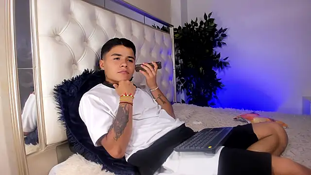 Snapshot of Liam_Dustin chatting on May 2026 08:32:01 PM Liam Dustin online show from May 2026 08:32:01 PM