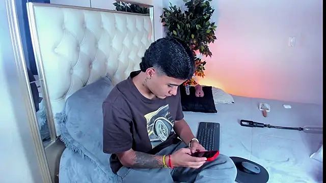 Liam Dustin online show from July 2026 07:49:01 PM