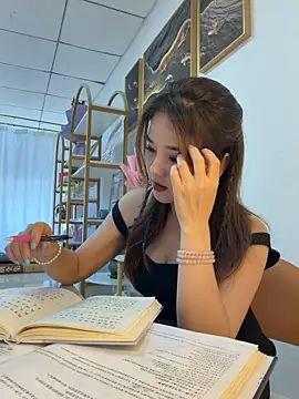 Snapshot of Xiaoxiao-y chatting on June 2026 06:14:01 AM Xiaoxiao-y online show from June 2026 06:14:01 AM