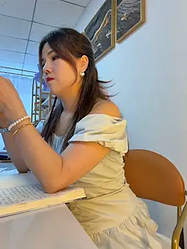Snapshot of Xiaoxiao-y chatting on June 2026 07:33:02 AM Xiaoxiao-y online show from June 2026 07:33:02 AM