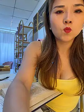 Snapshot of Xiaoxiao-y chatting on June 2026 07:05:02 AM Xiaoxiao-y online show from June 2026 07:05:02 AM