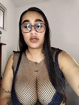 Snapshot of Mia_skyy18 chatting on May 2026 01:40:01 PM Mia skyy18 online show from May 2026 01:40:01 PM