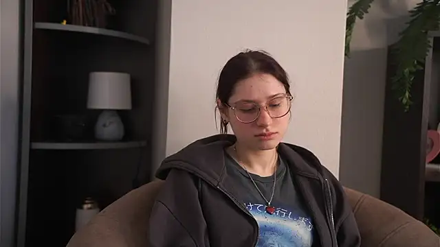 Snapshot of KaryLias chatting on March 2026 05:44:01 AM KaryLias online show from March 2026 05:44:01 AM