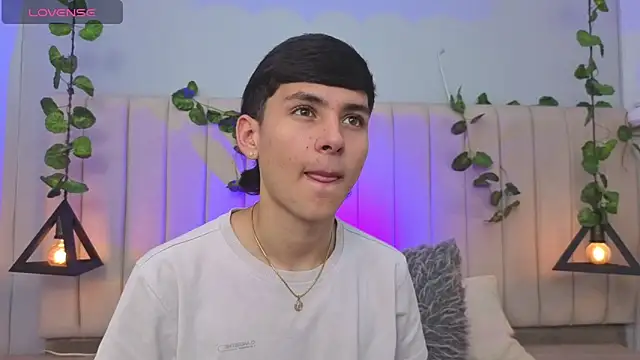 Andrew restrepoo online show from May 2026 09:54:02 PM